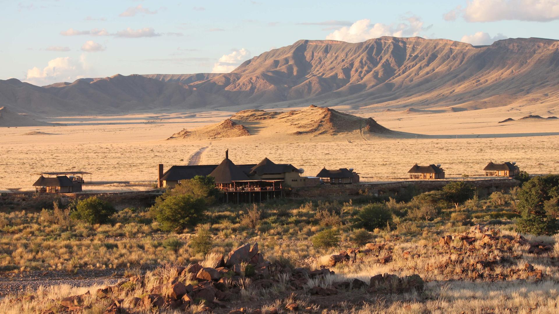 The Popular Namibia & Skeleton Coast Fly-in Safari (Luxury)