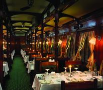 Pillared dining car
