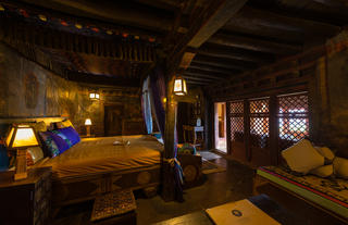 Queen's room