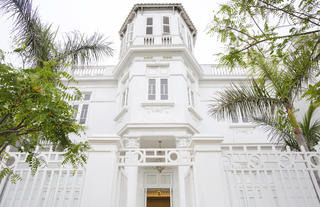 FRONT DOOR CASA REPUBLICA