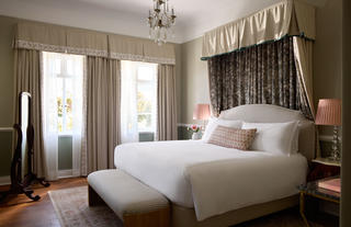 Dexluxe One Bedroom Suite - Bedroom