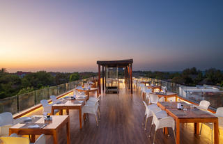 Roof Top Bar at Nungwi Dreams by Mantis