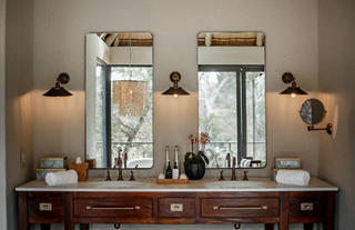 Dulini Moya - Bathroom