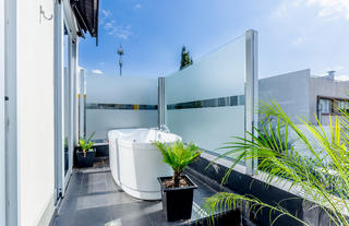 Smart Suite Room Bathtub