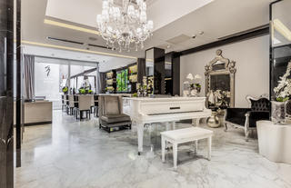 Piano Lounge