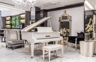 Piano Lounge