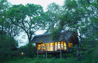 Rhino Post Safari Lodge - Room