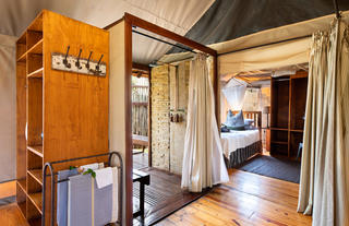 Pafuri Camp - Bathroom & Family Room