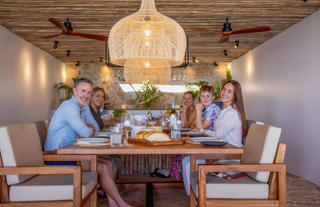 Oceanview Villa - Family Dinner