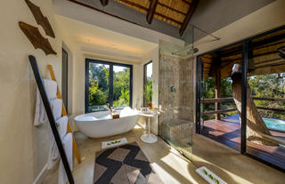 Luxury Suite - En-suite Bathroom