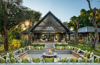 Outdoor fire pit