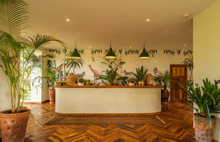 Garden Manor Breakfast room