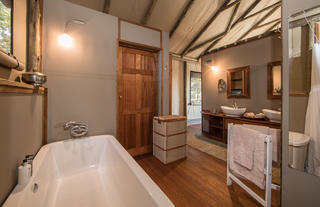 Bathrooms at Setari Camp