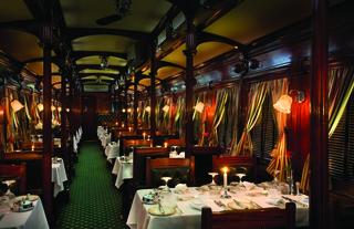 Pillared dining car