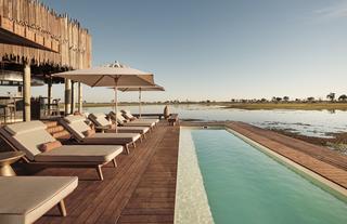 Baines' Lodge - Poolside
