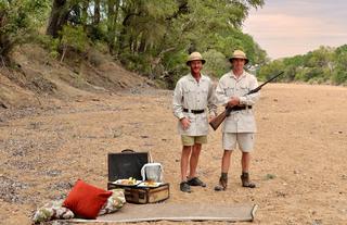 Hamiltons Tented Camp - Rangers With Picnic Setup