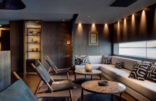 Aqua Nera Saloon