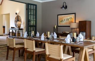 Lounge / Dining Area