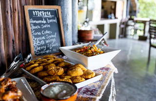 Umkumbe Outdoor Dining