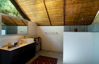 Accommodation - en suite bathroom with shower