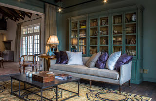Cozy Lodge lounge