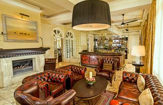 Hemingways Nairobi Bar