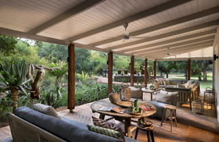 Morukuru Farm House - wrap around veranda