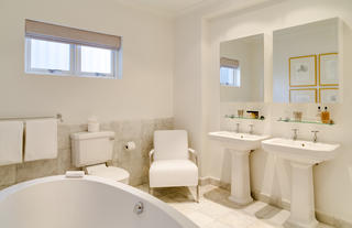 Deluxe Suite Bathroom 3A