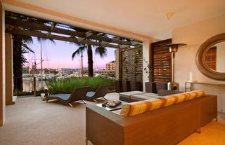 Lounge area with Marina view