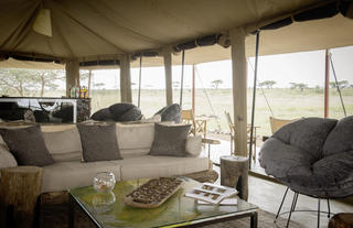 Namiri Plains - lounge interior