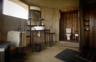 Namiri Plains - bathroom interior