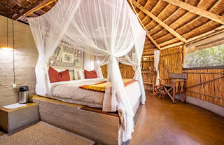 Reed and thatch hut / rondawel