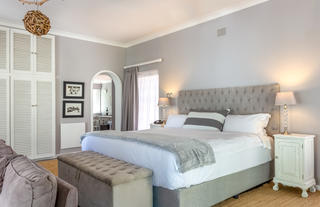 Executive Suite, No.1, overview