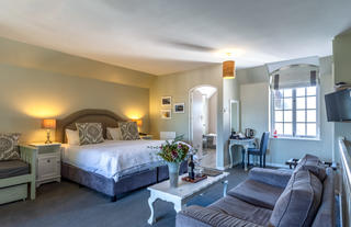 "Distant" SeaView Suite, No.4, Room overview