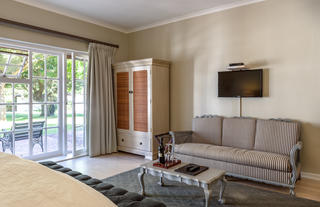 Garden Suite, No.2, seating area