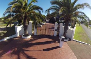 Entrance Whale Rock Luxury Lodge
