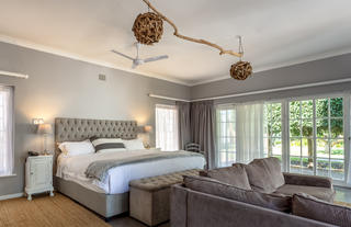 Executive Suite, No.1, overview
