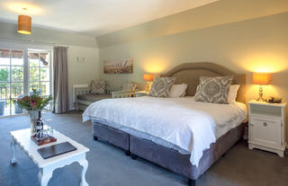 "Distant" SeaView Suite, No.4, Room overview