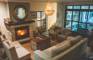 The lounge with fireplace at the Villa