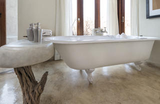 Luxury Suite Bathroom