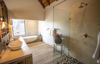 Luxury Suite Bathroom