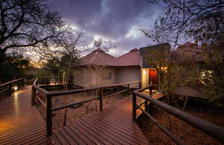 Walkway to Makubela Suites