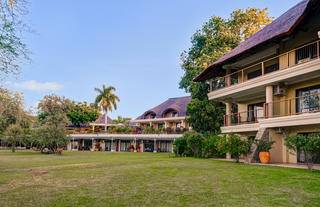 Ilala Lodge Hotel - Deluxe Wing to Classic Wing/Pool