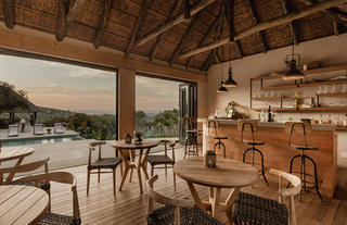 Bukela Game Lodge - Bar At Dusk
