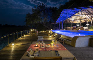 Lion Camp - Dining at pool