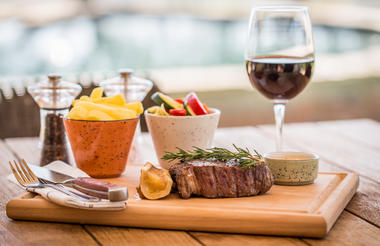 Village Lodge Bellevue Restaurant food