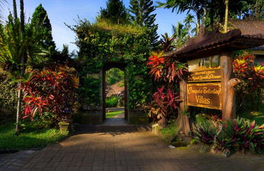 https://www.facebook.com/CempakaBelimbingVillas/photos/a.333465426712524.76839.299161506809583/968954016496992/?type=3&theater