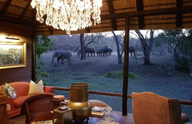 Game Viewing Lounge