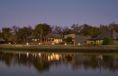 Arathusa Safari Lodge at the waterhole