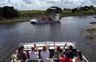 https://www.facebook.com/everglades.safari.park/photos/a.733063290048041/897295503624818/?type=3&theater